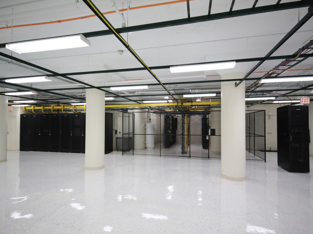 Colocation data hall with cabinet rows and overhead cable tray